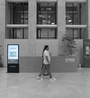 Adonmo screen in a corporate office lobby